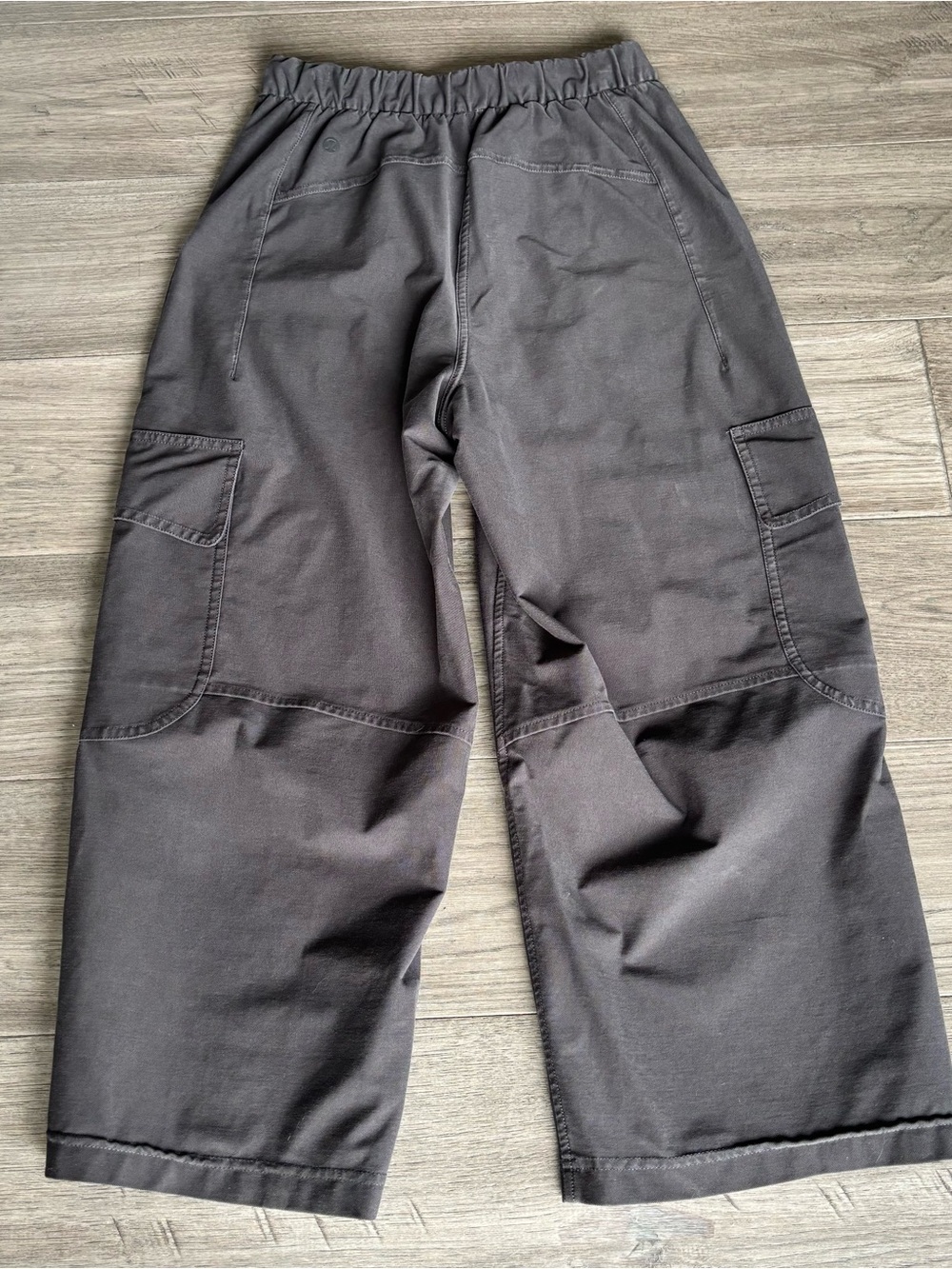 Lululemon Light Utilitech Cargo Pocket High-Rise Crop Size 26 - Picture 8 of 11
